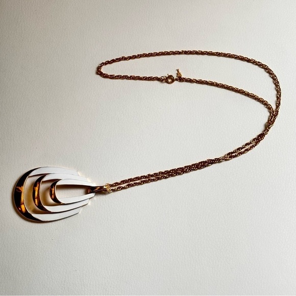 Crown Trifari gold tone enamel long excellent condition - Picture 6 of 11